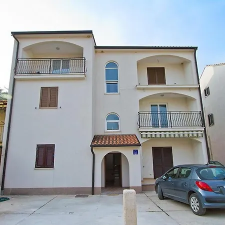 Two-bedroom In Novigrad I Apartmán *